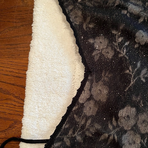 Ruby Rox Shimmering spaghetti strap cocktail dress. - Picture 10 of 12